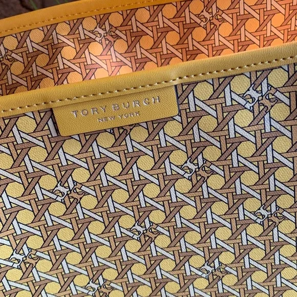 SOLD⛔️Authentic TORY BURCH LOGO coated canvas/leather zip top tote w wristlet - Picture 3 of 16